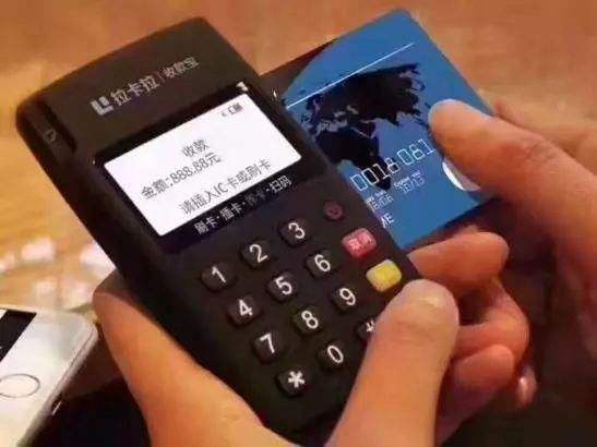 POS機辦理：用POS機刷一萬塊錢要扣掉多少錢？